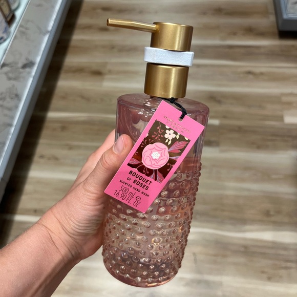 NWT ⚜️💖⚜️ Asquith Somerset Marshmallow snowflakes hand soap - Picture 3 of 6